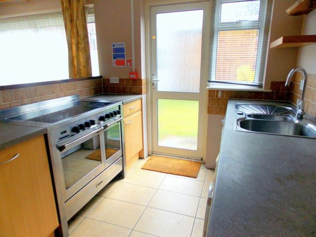  Image of 5 bedroom Semi-Detached house to rent in Lees Road Hillingdon Uxbridge UB8 at Lees Road  Uxbridge, UB8 3AT