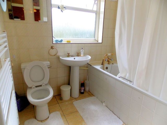  Image of 5 bedroom Semi-Detached house to rent in Lees Road Hillingdon Uxbridge UB8 at Lees Road  Uxbridge, UB8 3AT