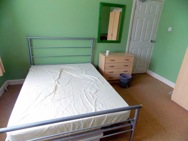  Image of 5 bedroom Semi-Detached house to rent in Lees Road Hillingdon Uxbridge UB8 at Lees Road  Uxbridge, UB8 3AT