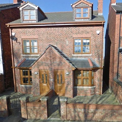  Image of 4 bedroom Semi-Detached house to rent in Legh Street Golborne Warrington WA3 at Legh Street Golborne Warrington, WA3 3NY