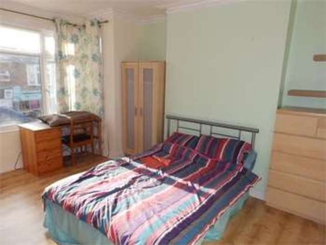  Image of 1 bedroom House Share to rent in Leigh Road Leigh-on-Sea SS9 at leigh road Leigh on sea Leigh-on-Sea, SS9 1JA