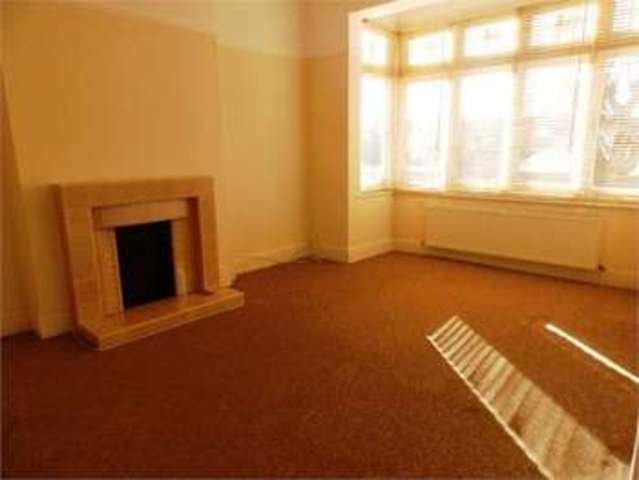  Image of 2 bedroom Apartment to rent in Leigham Court Drive Leigh-on-Sea SS9 at Leigham court drive Leigh on sea Leigh-on-Sea, SS9 1PU