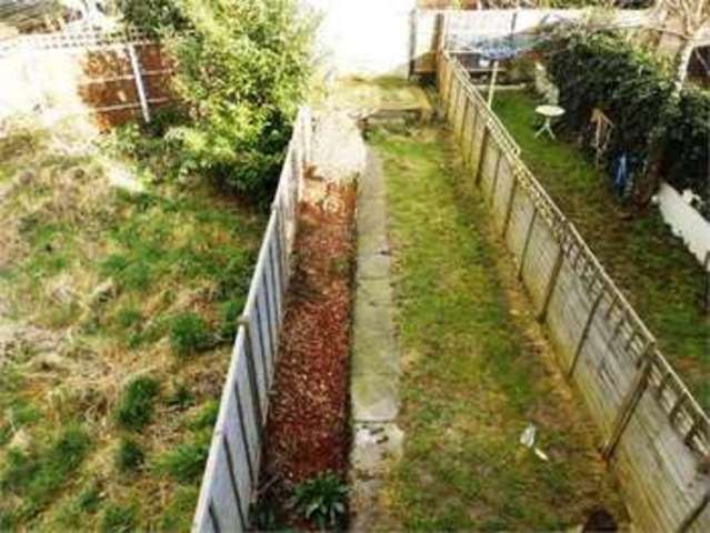  Image of 2 bedroom Apartment to rent in Leigham Court Drive Leigh-on-Sea SS9 at Leigham court drive Leigh on sea Leigh-on-Sea, SS9 1PU