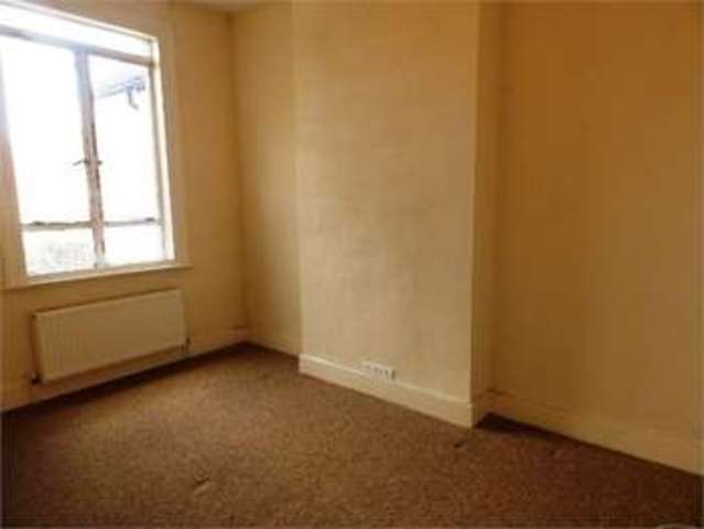  Image of 2 bedroom Apartment to rent in Leigham Court Drive Leigh-on-Sea SS9 at Leigham court drive Leigh on sea Leigh-on-Sea, SS9 1PU