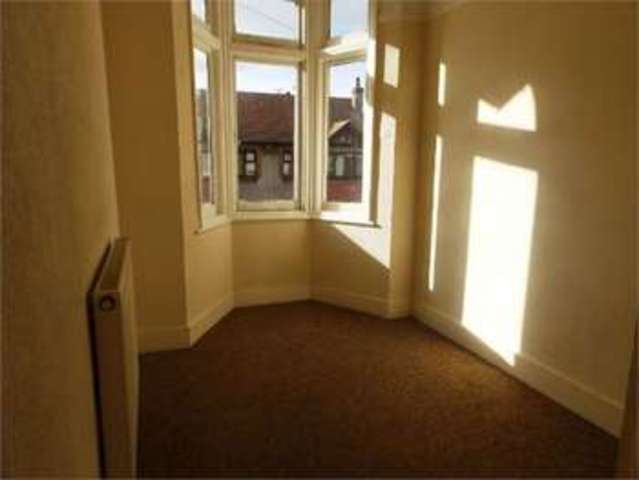  Image of 2 bedroom Apartment to rent in Leigham Court Drive Leigh-on-Sea SS9 at Leigham court drive Leigh on sea Leigh-on-Sea, SS9 1PU
