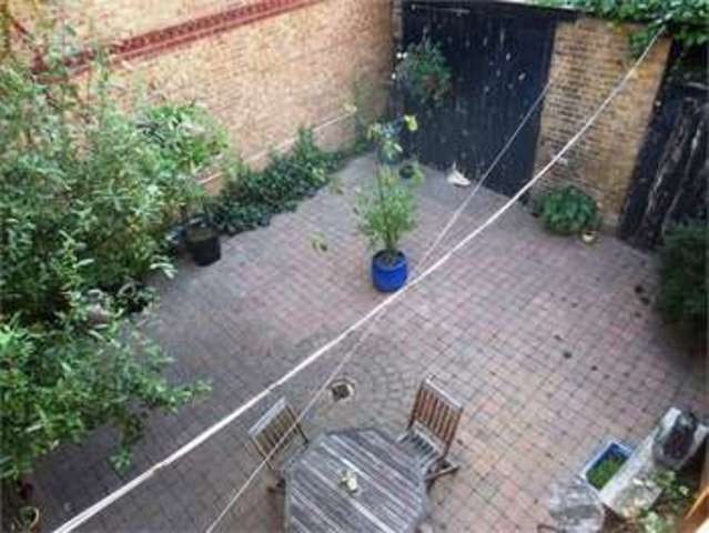  Image of 1 bedroom Cottage for sale in Glendale Gardens Leigh-on-Sea SS9 at Leighville Grove Leigh on sea Leigh-on-Sea, SS9 2AY