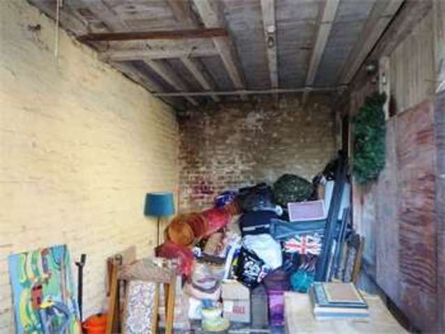  Image of 1 bedroom Cottage for sale in Glendale Gardens Leigh-on-Sea SS9 at Leighville Grove Leigh on sea Leigh-on-Sea, SS9 2AY