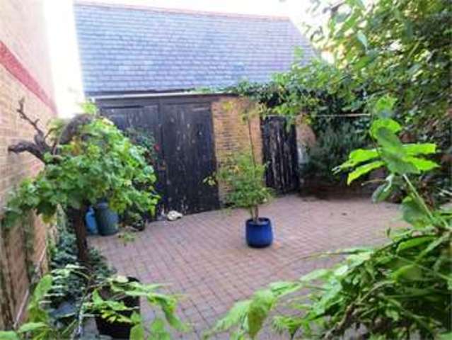  Image of 1 bedroom Cottage for sale in Glendale Gardens Leigh-on-Sea SS9 at Leighville Grove Leigh on sea Leigh-on-Sea, SS9 2AY