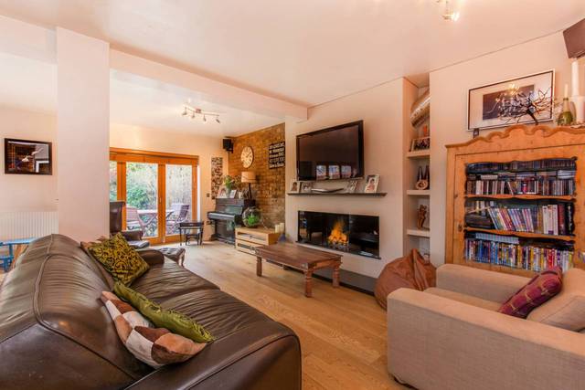  Image of 4 bedroom Detached house to rent in Lime Grove Twickenham TW1 at Lime Grove  Richmond, TW1 1EL