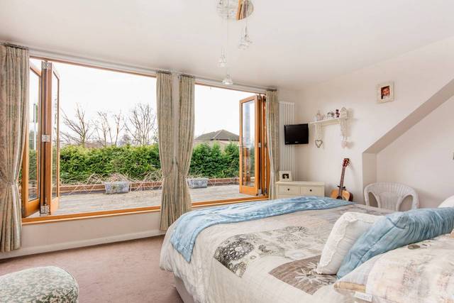  Image of 4 bedroom Detached house to rent in Lime Grove Twickenham TW1 at Lime Grove  Richmond, TW1 1EL