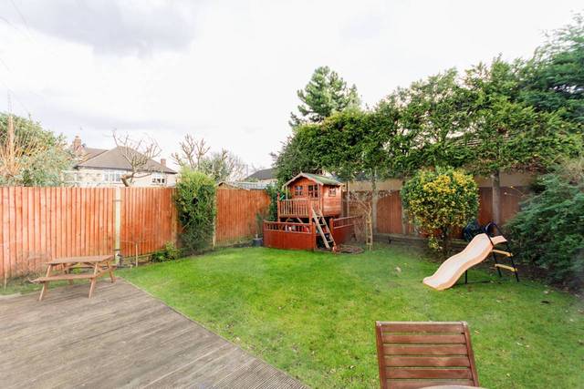  Image of 4 bedroom Detached house to rent in Lime Grove Twickenham TW1 at Lime Grove  Richmond, TW1 1EL