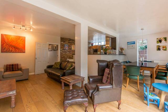  Image of 4 bedroom Detached house to rent in Lime Grove Twickenham TW1 at Lime Grove  Richmond, TW1 1EL