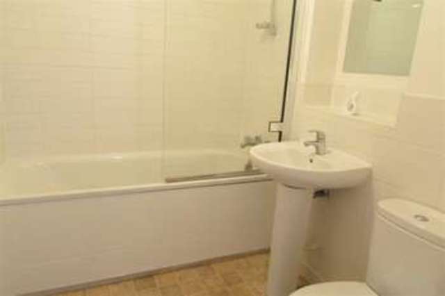 Image of 2 bedroom Flat for sale in Lime Tree Square Street BA16 at Street, BA16 0FX