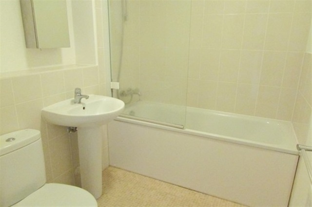  Image of 2 bedroom Flat for sale in Lime Tree Square Street BA16 at Street, BA16 0FX
