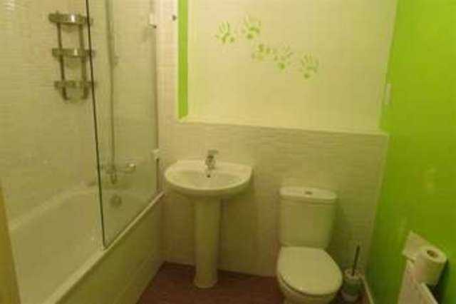  Image of 1 bedroom Flat for sale in Lime Tree Square Street BA16 at Street, BA16 0FX