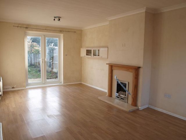 Image of 3 bedroom Semi-Detached house for sale in Lindsay Avenue Newark NG24 at Lindsay Avenue  Newark, NG24 4LB