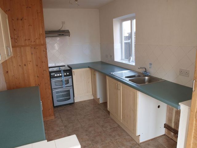 Image of 3 bedroom Semi-Detached house for sale in Lindsay Avenue Newark NG24 at Lindsay Avenue  Newark, NG24 4LB