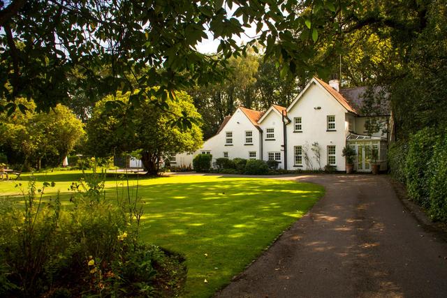  Image of 5 bedroom Detached house for sale in Littlewick Road Horsell Woking GU21 at Horsell Surrey Horsell, GU21 4XU