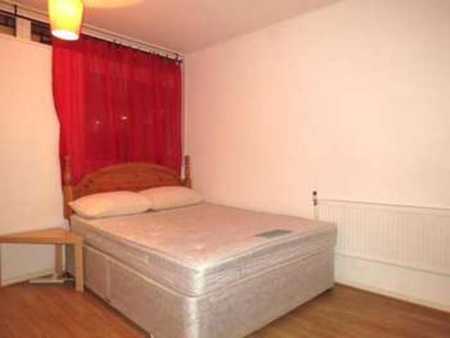  Image of 2 bedroom Apartment to rent in Petticoat Square London E1 at Middlesex Street  Greater London, E1 7EB