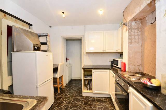  Image of 3 bedroom Detached house for sale in Livingstone Road Thornton Heath CR7 at Livingstone Road  South Norwood, CR7 8JZ