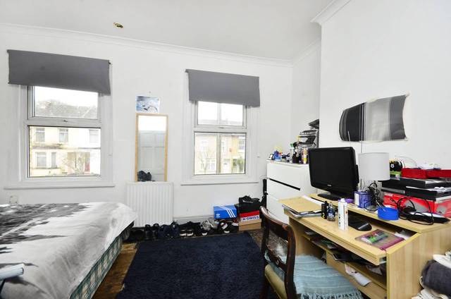  Image of 3 bedroom Detached house for sale in Livingstone Road Thornton Heath CR7 at Livingstone Road  South Norwood, CR7 8JZ