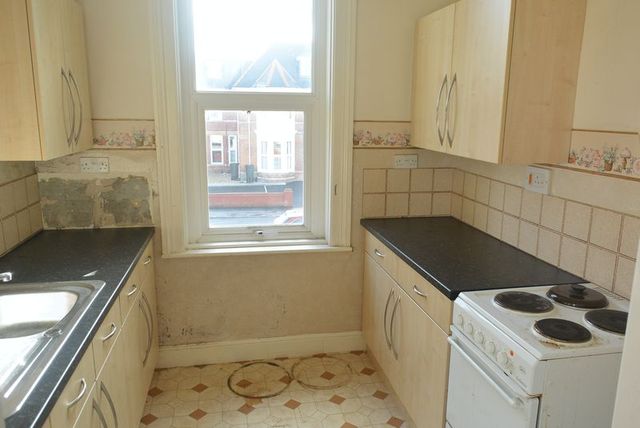  Image of 1 bedroom Flat for sale in Carlton Road North Weymouth DT4 at Carlton Road North  Weymouth, DT4 7PX