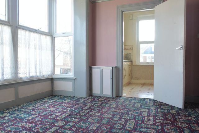  Image of 1 bedroom Flat for sale in Carlton Road North Weymouth DT4 at Carlton Road North  Weymouth, DT4 7PX
