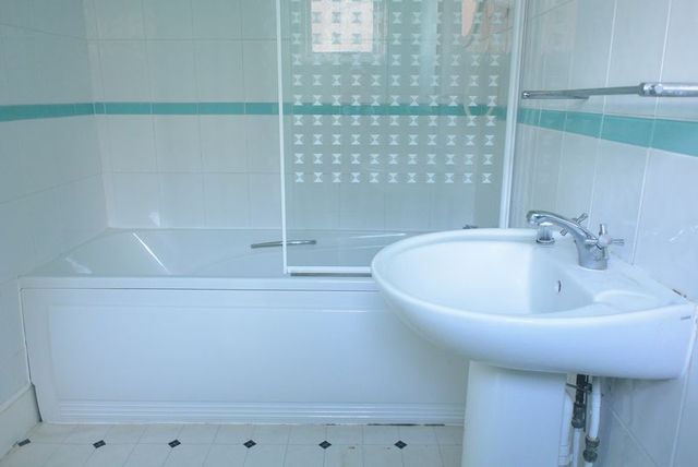  Image of 1 bedroom Flat for sale in Carlton Road North Weymouth DT4 at Carlton Road North  Weymouth, DT4 7PX
