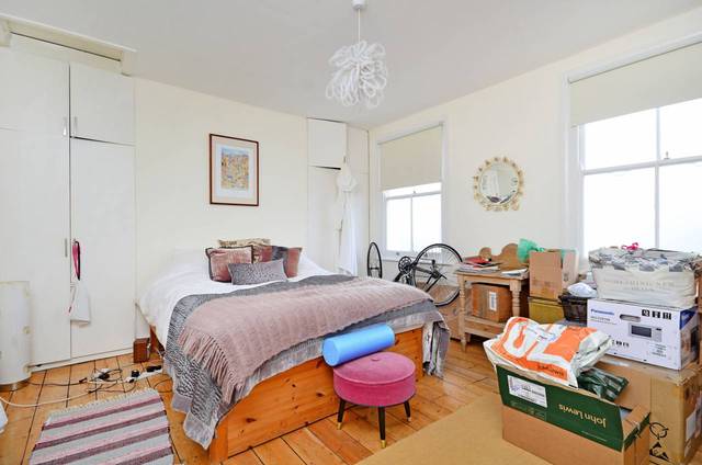  Image of 3 bedroom Maisonette for sale in Londesborough Road London N16 at Londesborough Road  Stoke Newington, N16 8RN