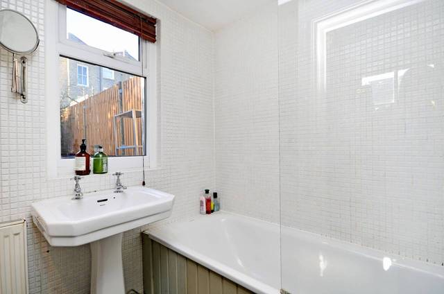  Image of 1 bedroom Flat for sale in Londesborough Road London N16 at Londesborough Road  Hackney, N16 8RP