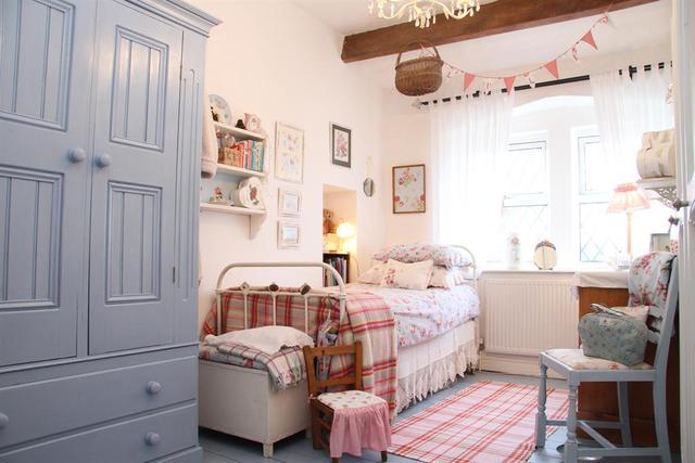  Image of 2 bedroom Terraced house for sale in London Lane Rawdon Leeds LS19 at Rawdon Leeds Rawdon, LS19 6BR
