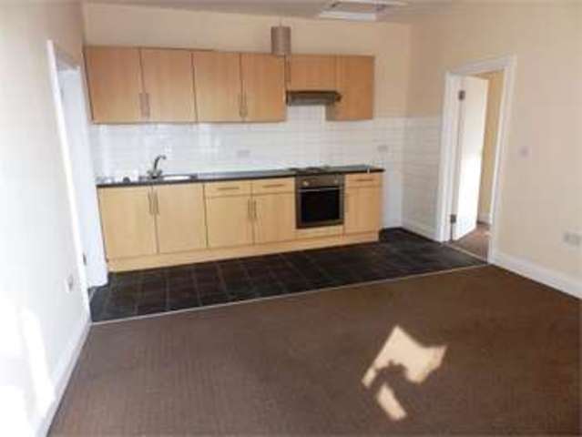  Image of 1 bedroom Flat to rent in London Road Hadleigh Benfleet SS7 at London road Benfleet South Benfleet, SS7 5UH