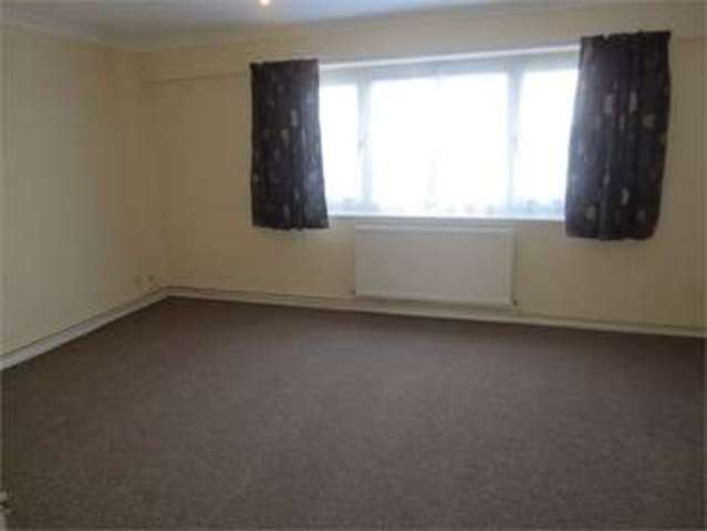  Image of 2 bedroom Apartment to rent in London Road Hadleigh Benfleet SS7 at London road Hadleigh Benfleet, SS7 2DE