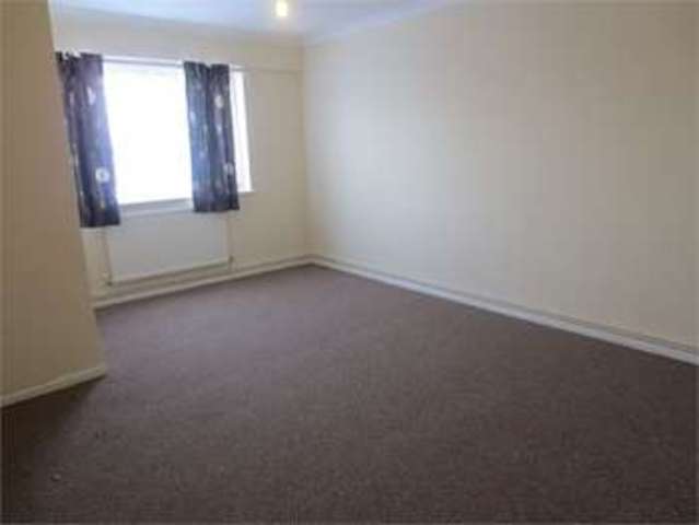  Image of 2 bedroom Apartment to rent in London Road Hadleigh Benfleet SS7 at London road Hadleigh Benfleet, SS7 2DE