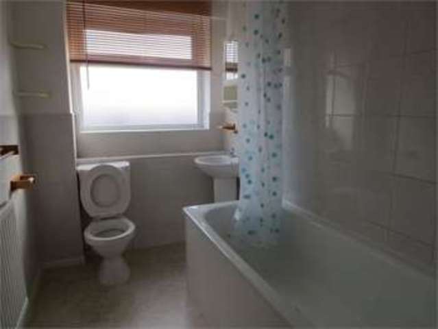  Image of 2 bedroom Apartment to rent in London Road Hadleigh Benfleet SS7 at London road Hadleigh Benfleet, SS7 2DE