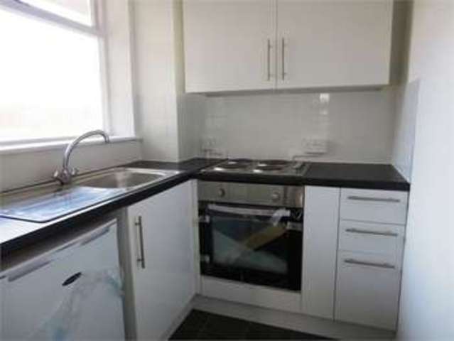  Image of 2 bedroom Apartment to rent in London Road Hadleigh Benfleet SS7 at London Road Hadleigh Hadleigh, SS7 2DE