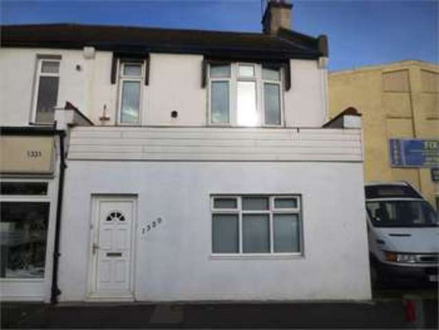  Image of 2 bedroom Apartment for sale in London Road Leigh-on-Sea SS9 at London Road Leigh on sea Leigh-on-Sea, SS9 2AD