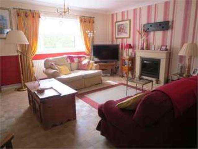  Image of 2 bedroom Apartment for sale in London Road Leigh-on-Sea SS9 at London road Leigh on sea Leigh-on-Sea, SS9 2UE