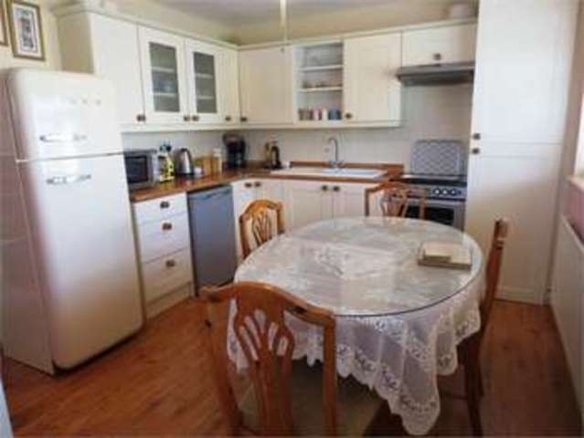  Image of 2 bedroom Apartment for sale in London Road Leigh-on-Sea SS9 at London road Leigh on sea Leigh-on-Sea, SS9 2UE