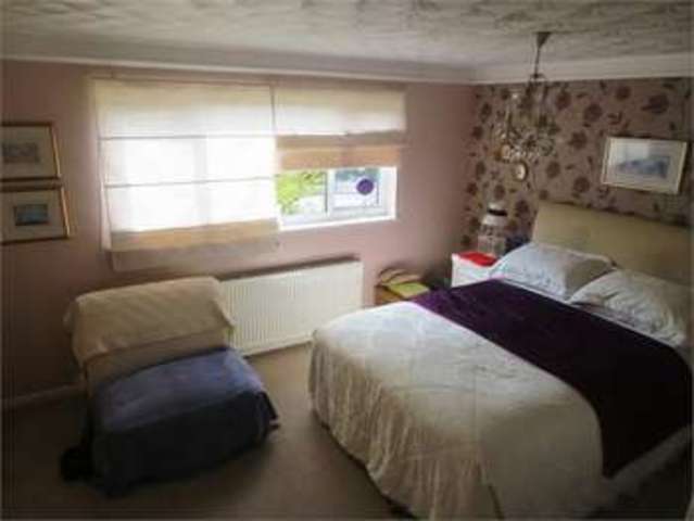  Image of 2 bedroom Apartment for sale in London Road Leigh-on-Sea SS9 at London road Leigh on sea Leigh-on-Sea, SS9 2UE