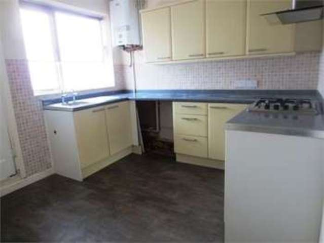  Image of 2 bedroom Apartment to rent in London Road Leigh-on-Sea SS9 at London Road Leigh on sea Leigh-on-Sea, SS9 3JE