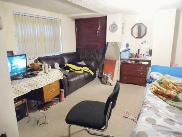  Image of 8 bedroom Detached house for sale in London Road Newcastle-under-Lyme ST5 at London Road  Newcastle, ST5 1LZ