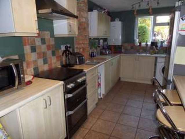  Image of 3 bedroom Terraced house for sale in London Road Newport Pagnell MK16 at Newport Pagnell, MK16 0HA