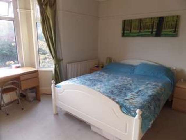  Image of 3 bedroom Terraced house for sale in London Road Newport Pagnell MK16 at Newport Pagnell, MK16 0HA