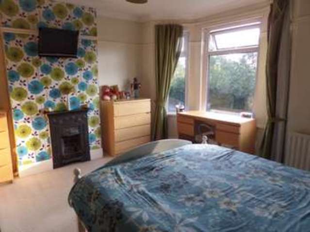  Image of 3 bedroom Terraced house for sale in London Road Newport Pagnell MK16 at Newport Pagnell, MK16 0HA