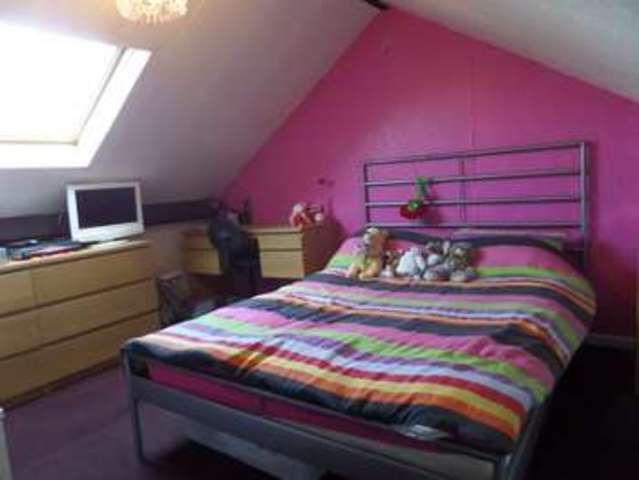  Image of 3 bedroom Terraced house for sale in London Road Newport Pagnell MK16 at Newport Pagnell, MK16 0HA