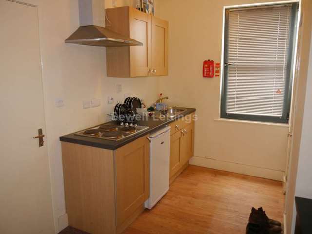  Image of 1 bedroom Studio flat to rent in London Road Earley Reading RG1 at London Road  Reading, RG1 3NY