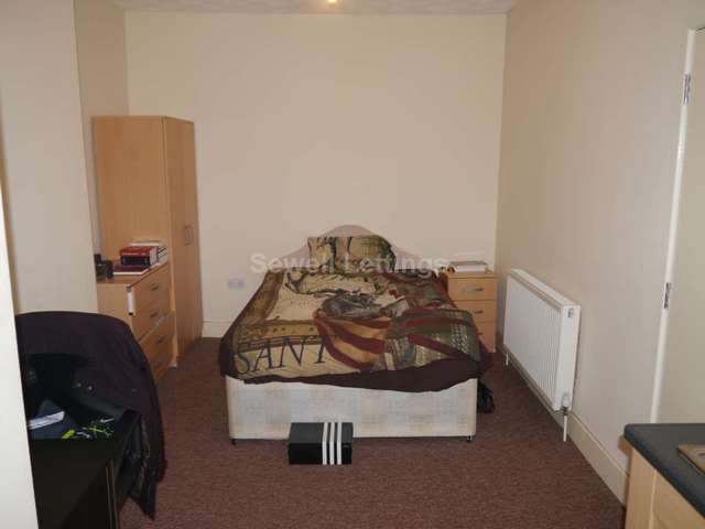  Image of 1 bedroom Studio flat to rent in London Road Earley Reading RG1 at London Road  Reading, RG1 3NY