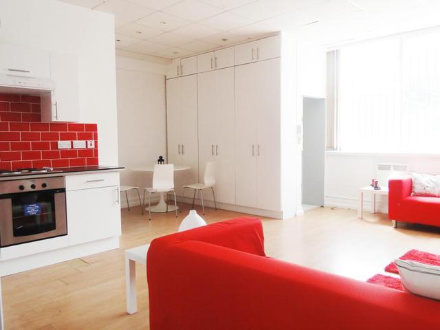  Image of 3 bedroom Apartment to rent in Long Street London E2 at London  Haggerston, E2 8HN