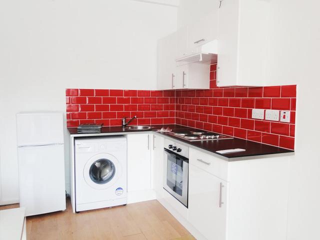  Image of 3 bedroom Apartment to rent in Long Street London E2 at London  Haggerston, E2 8HN